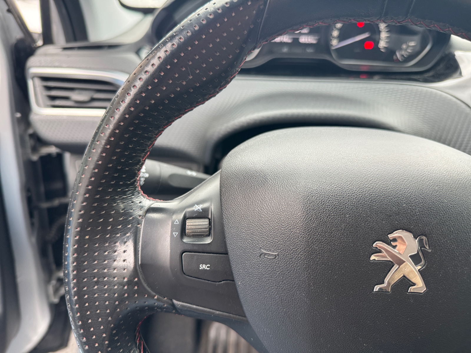 Peugeot 208 24
