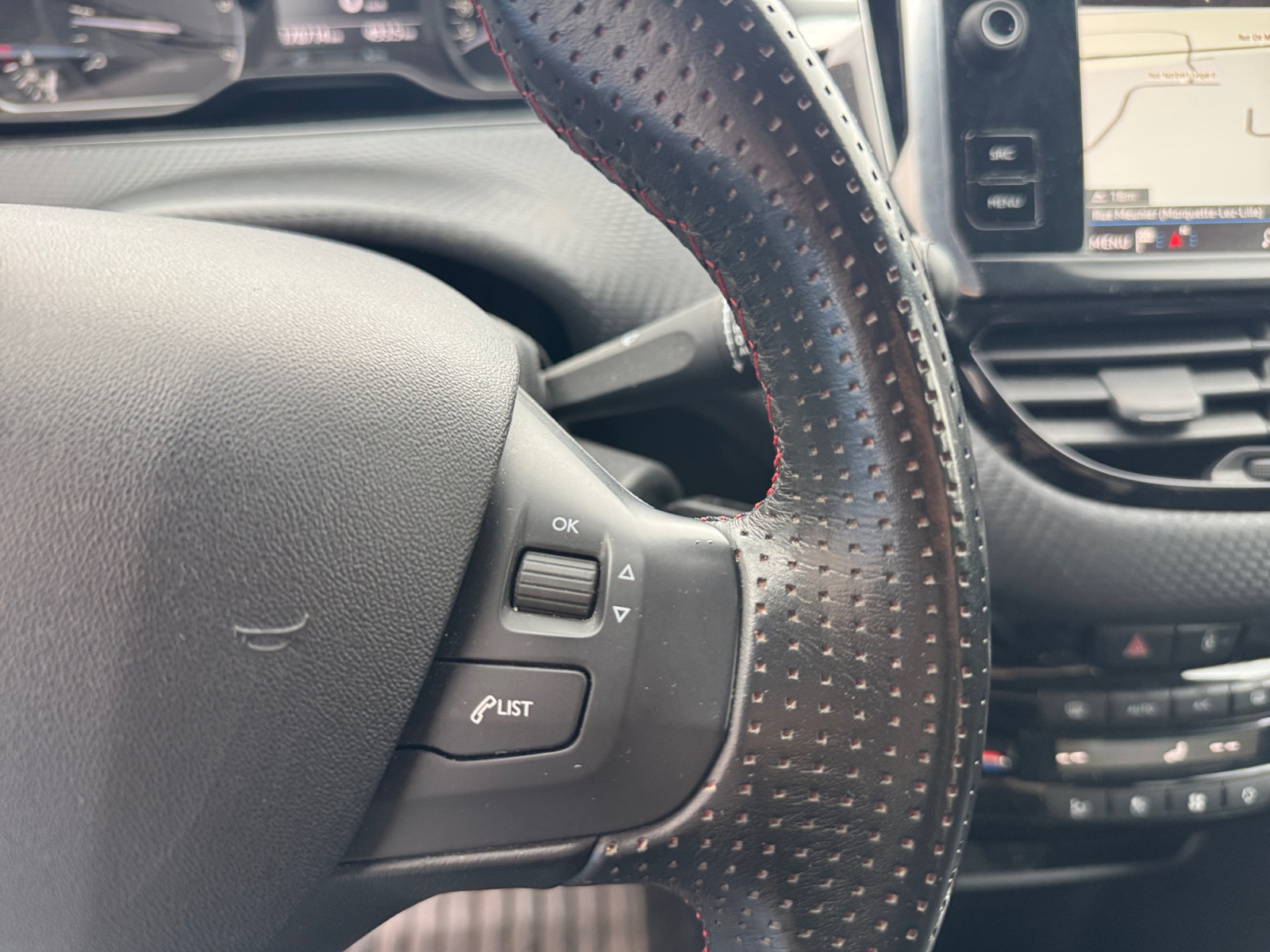 Peugeot 208 25
