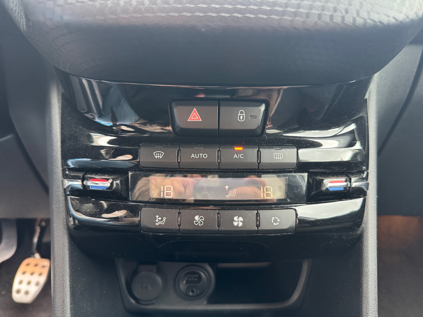 Peugeot 208 27