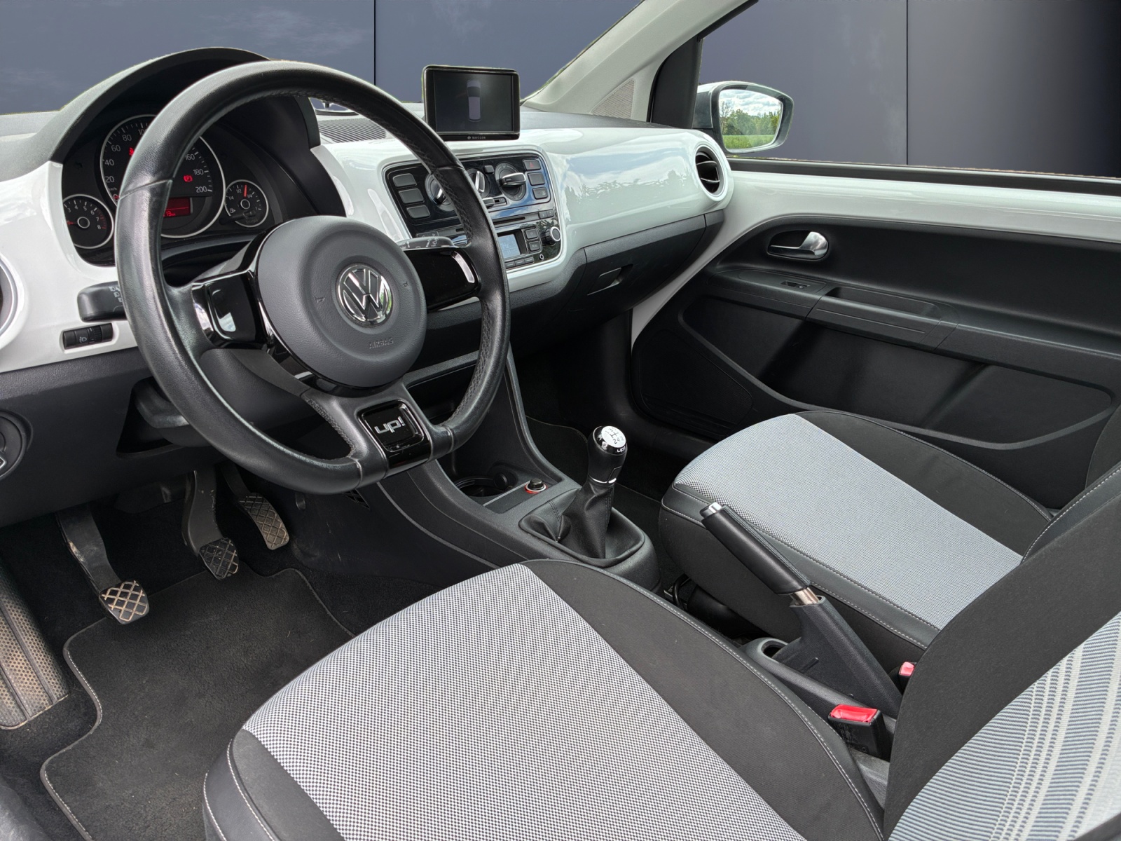 Volkswagen Up 8