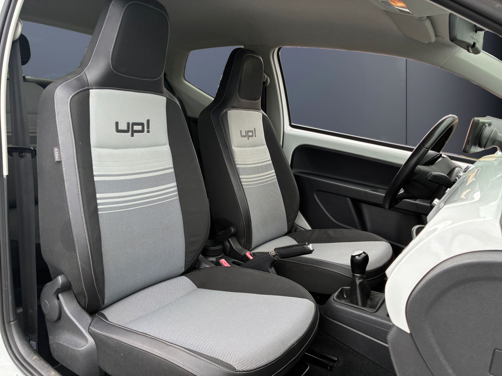 Volkswagen Up 13