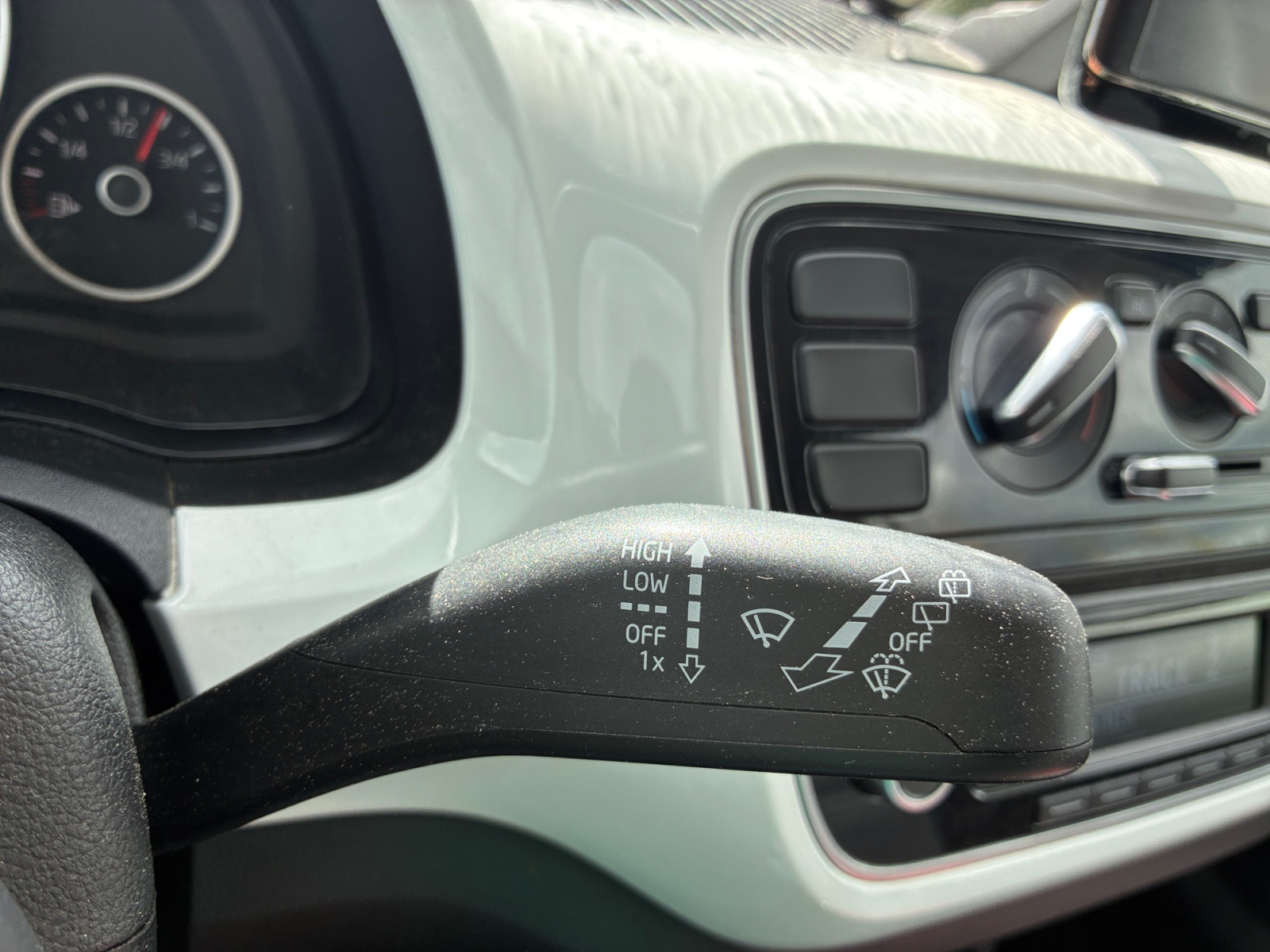 Volkswagen Up 19