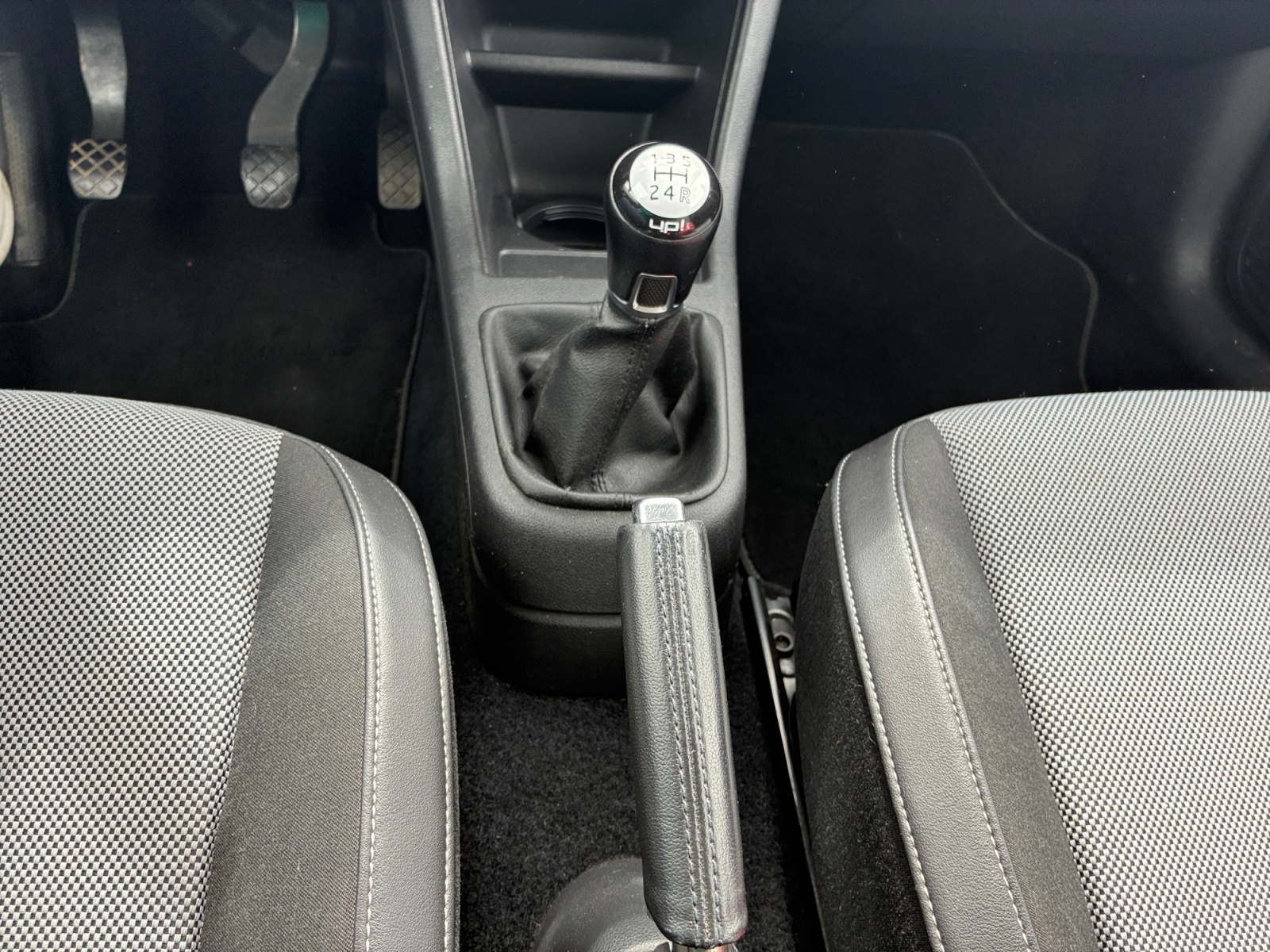 Volkswagen Up 22