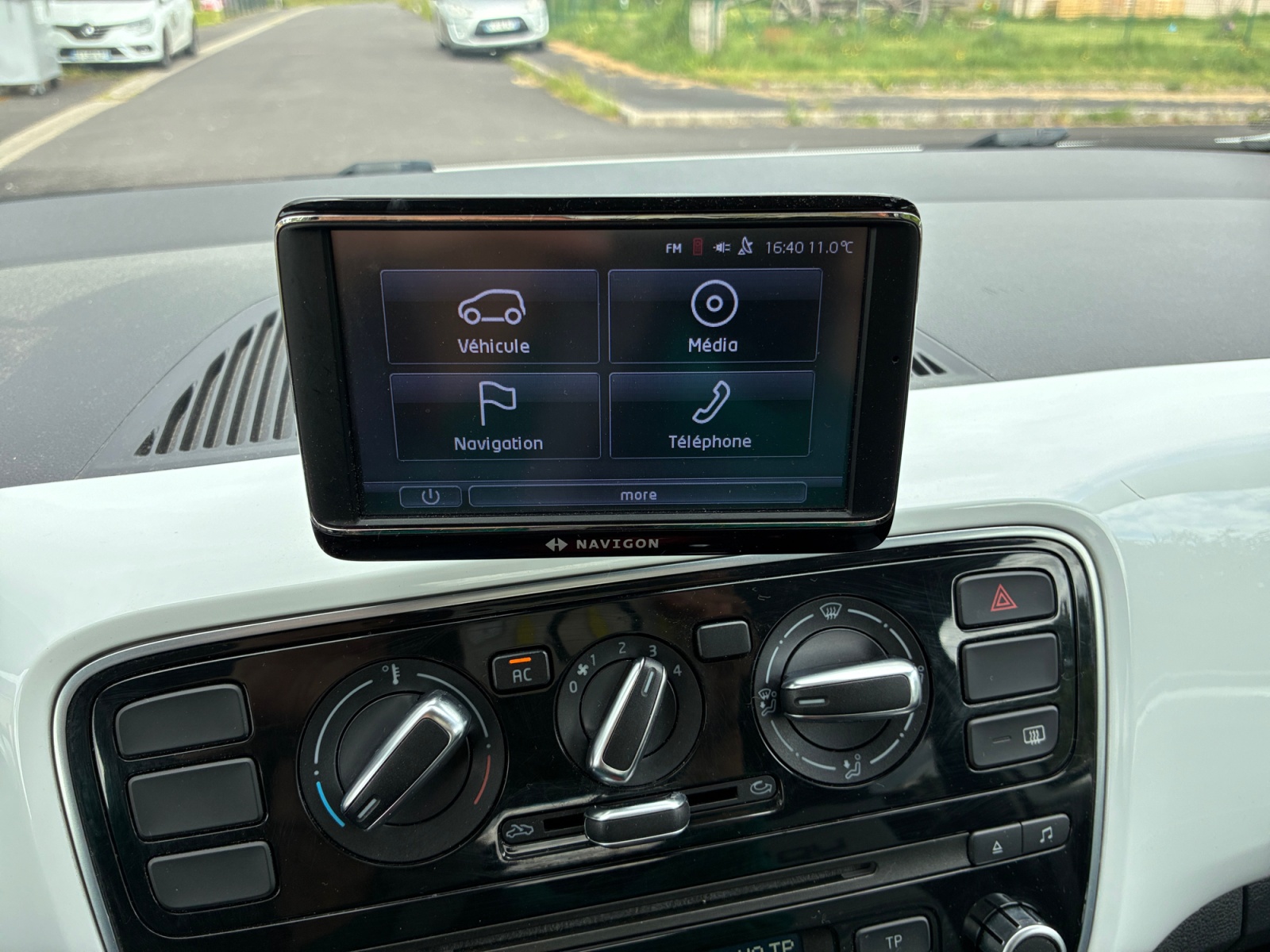 Volkswagen Up 18