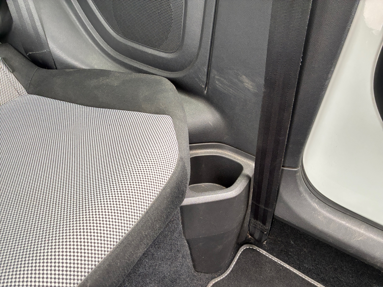 Volkswagen Up 34