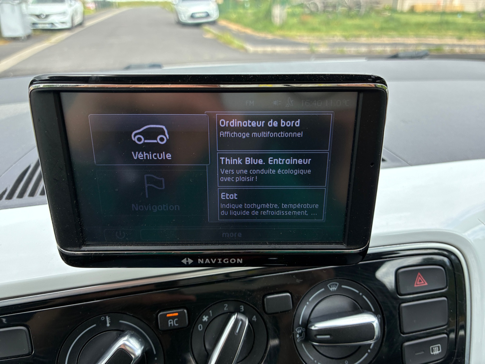 Volkswagen Up 26