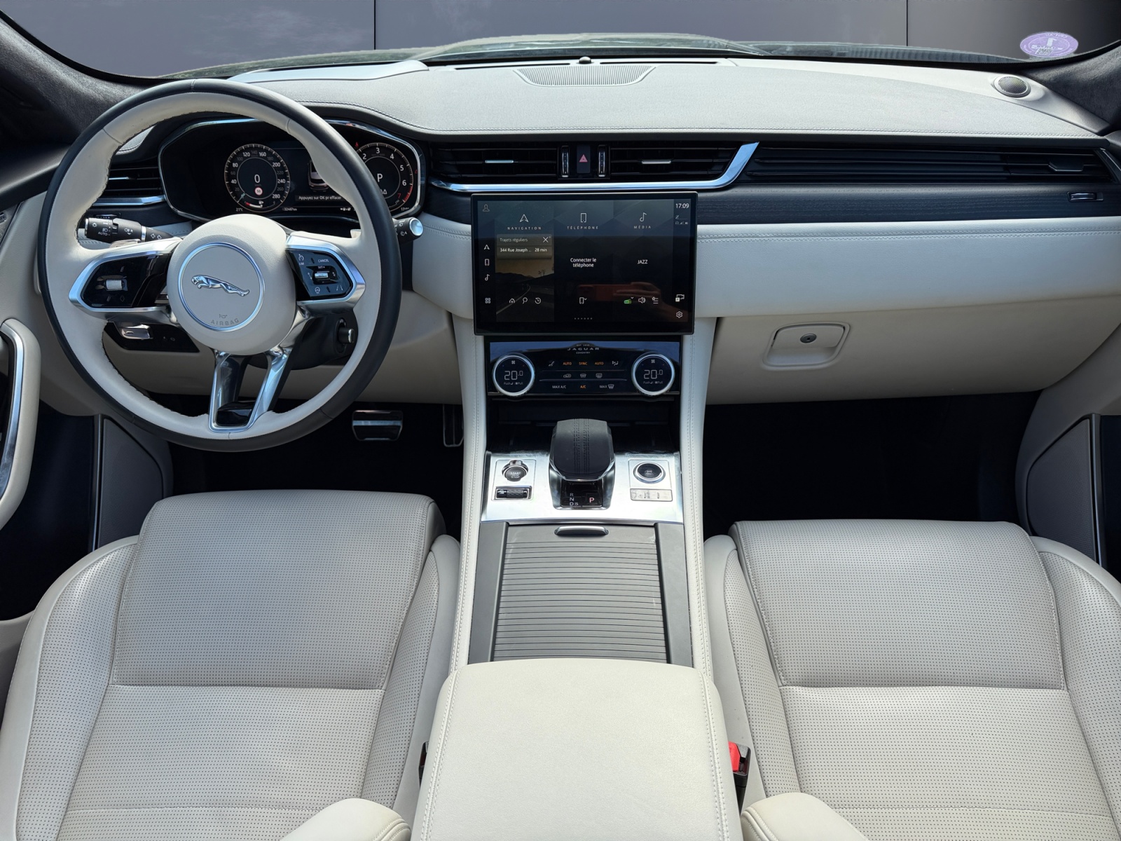Jaguar F-Pace 14