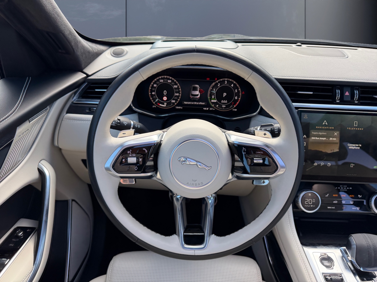 Jaguar F-Pace 15