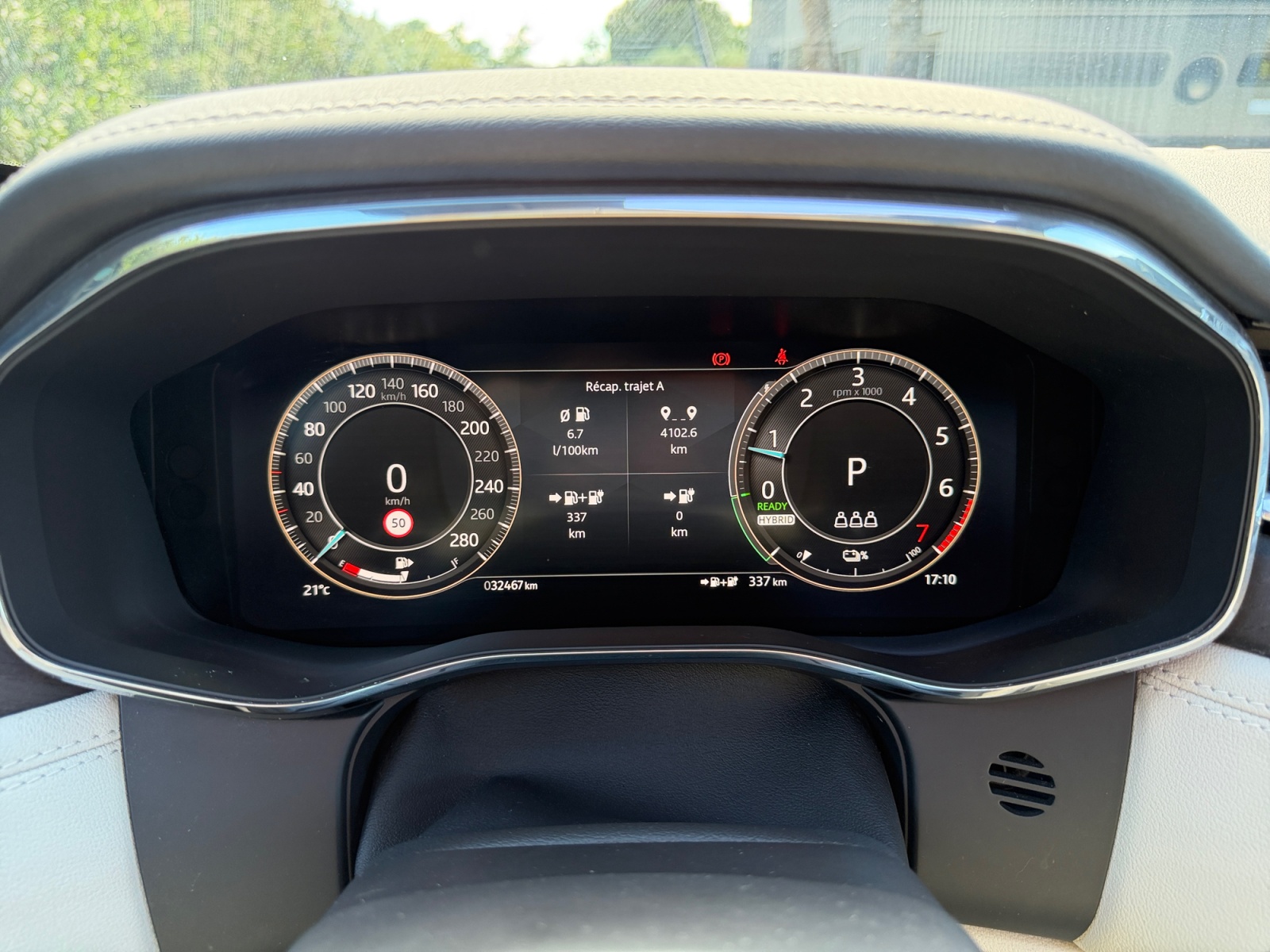 Jaguar F-Pace 16