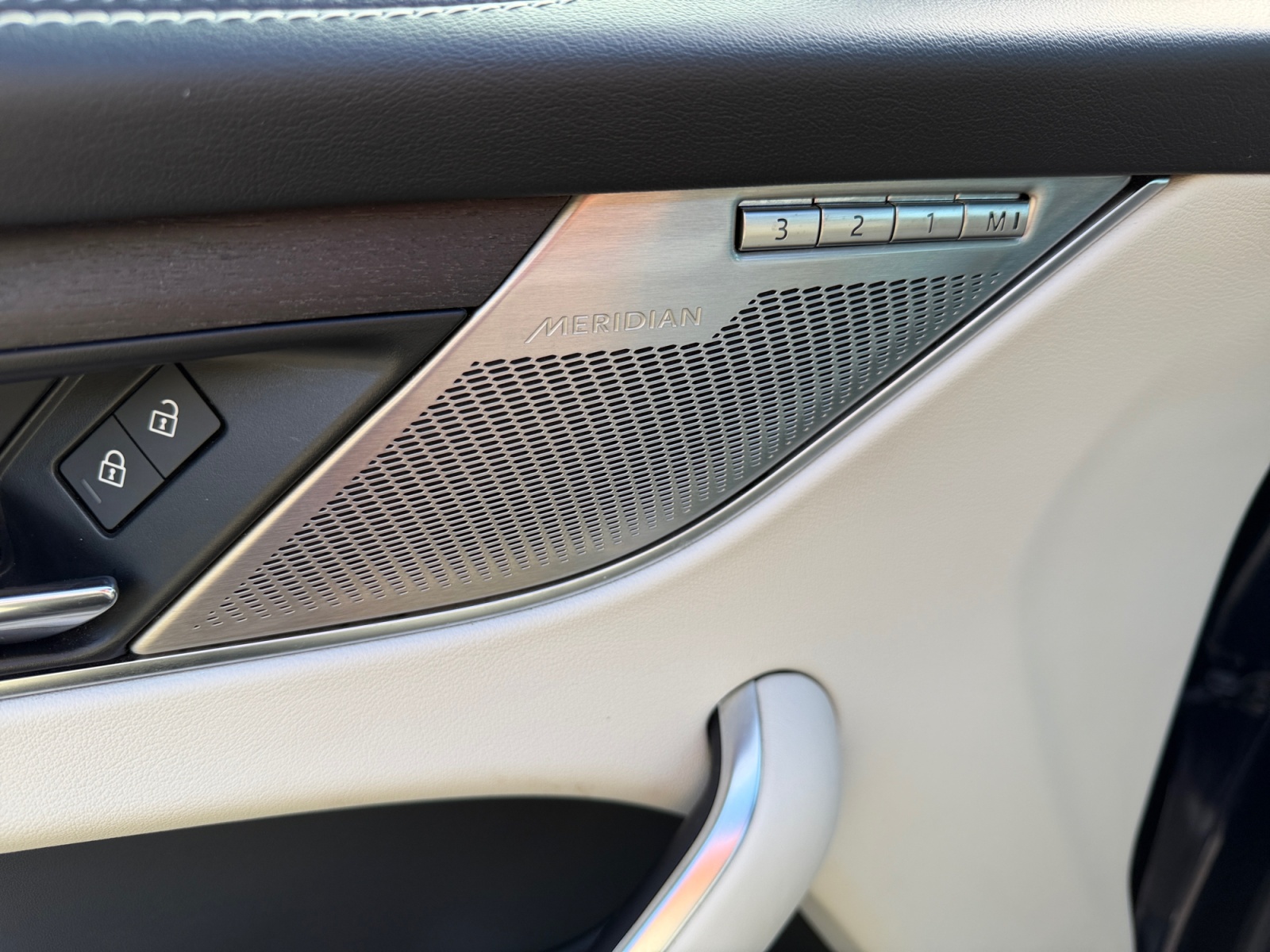Jaguar F-Pace 18