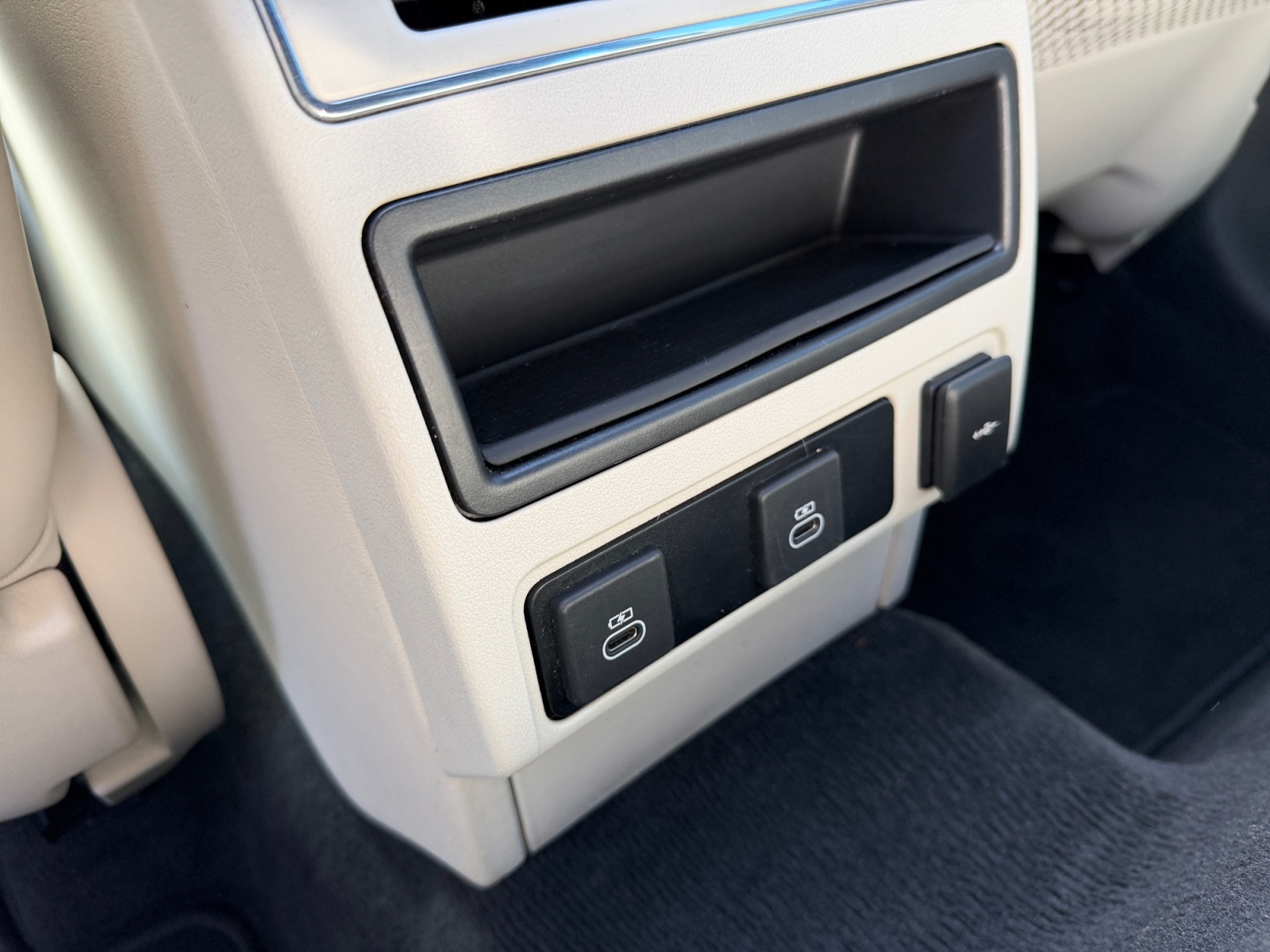 Jaguar F-Pace 29