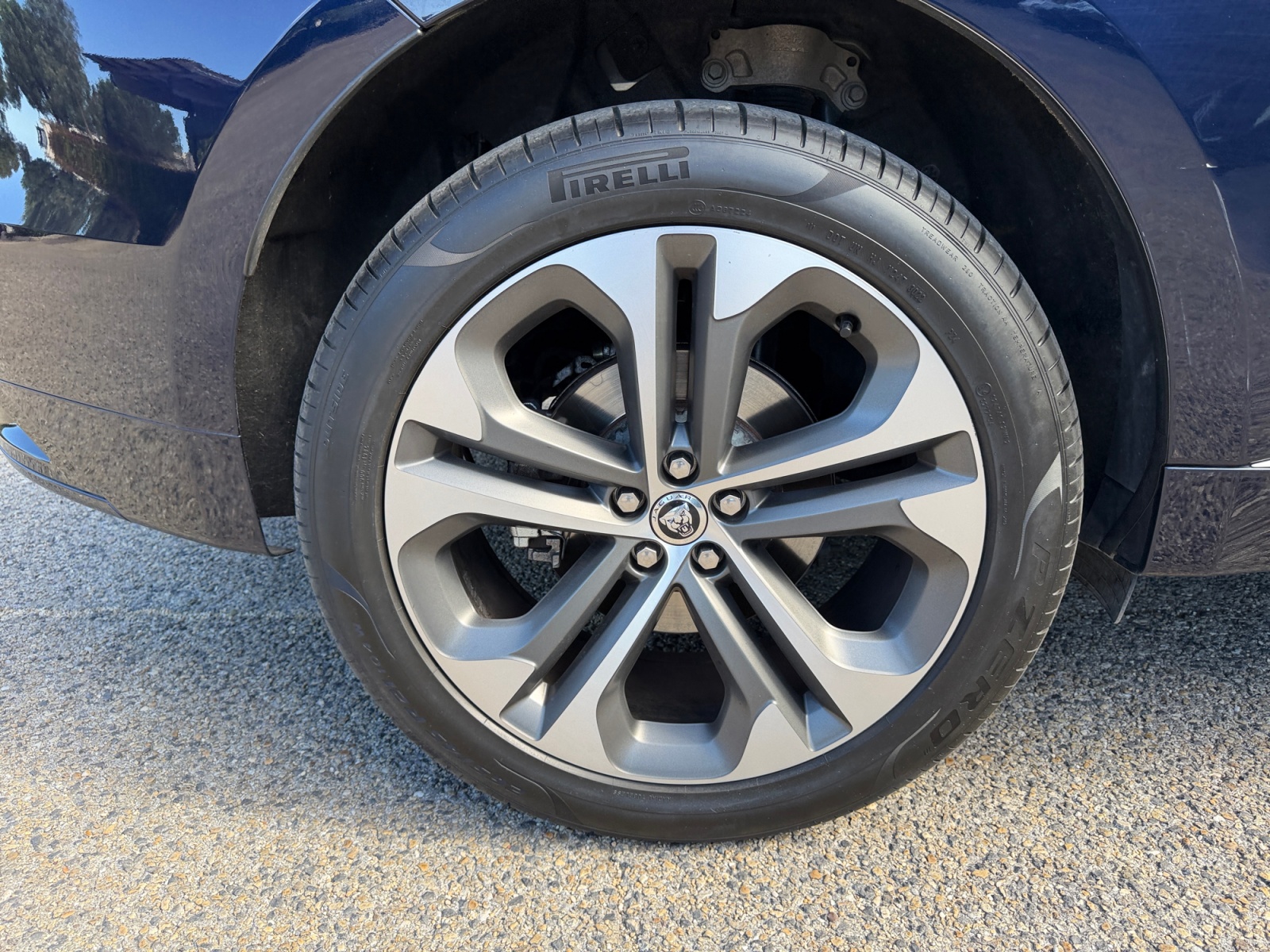 Jaguar F-Pace 32