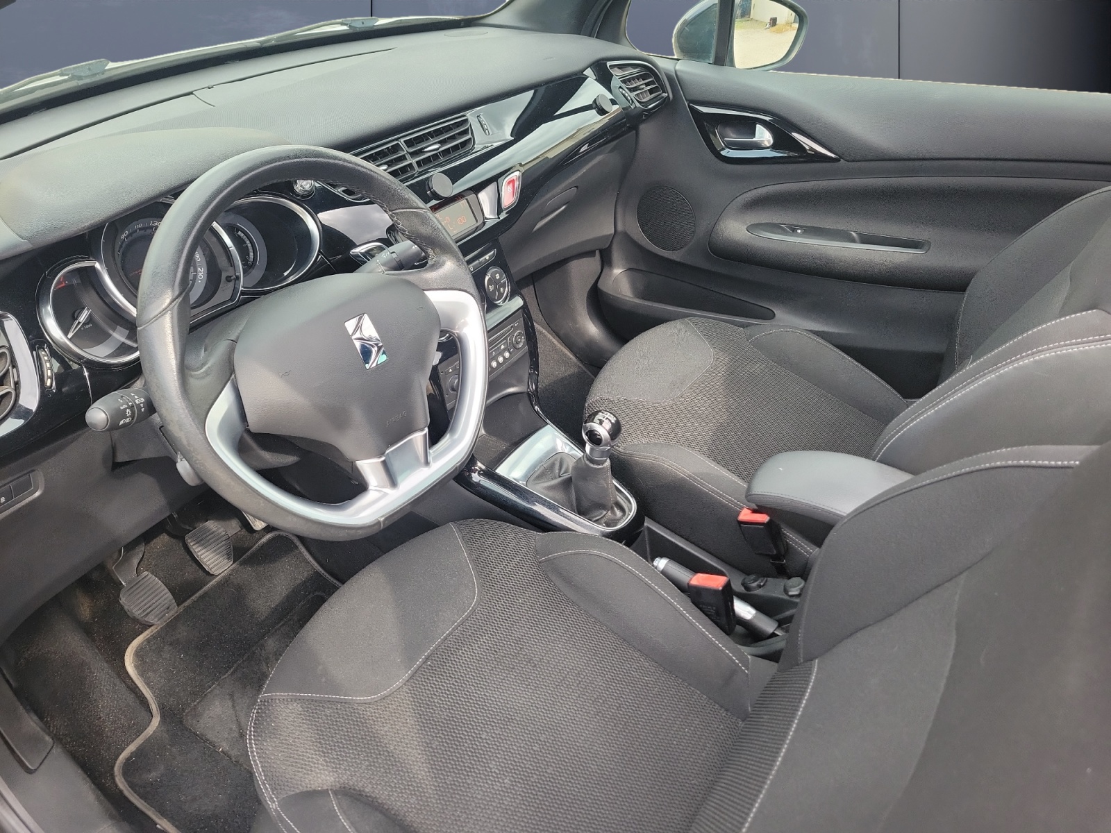 Ds Automobiles Ds3 8