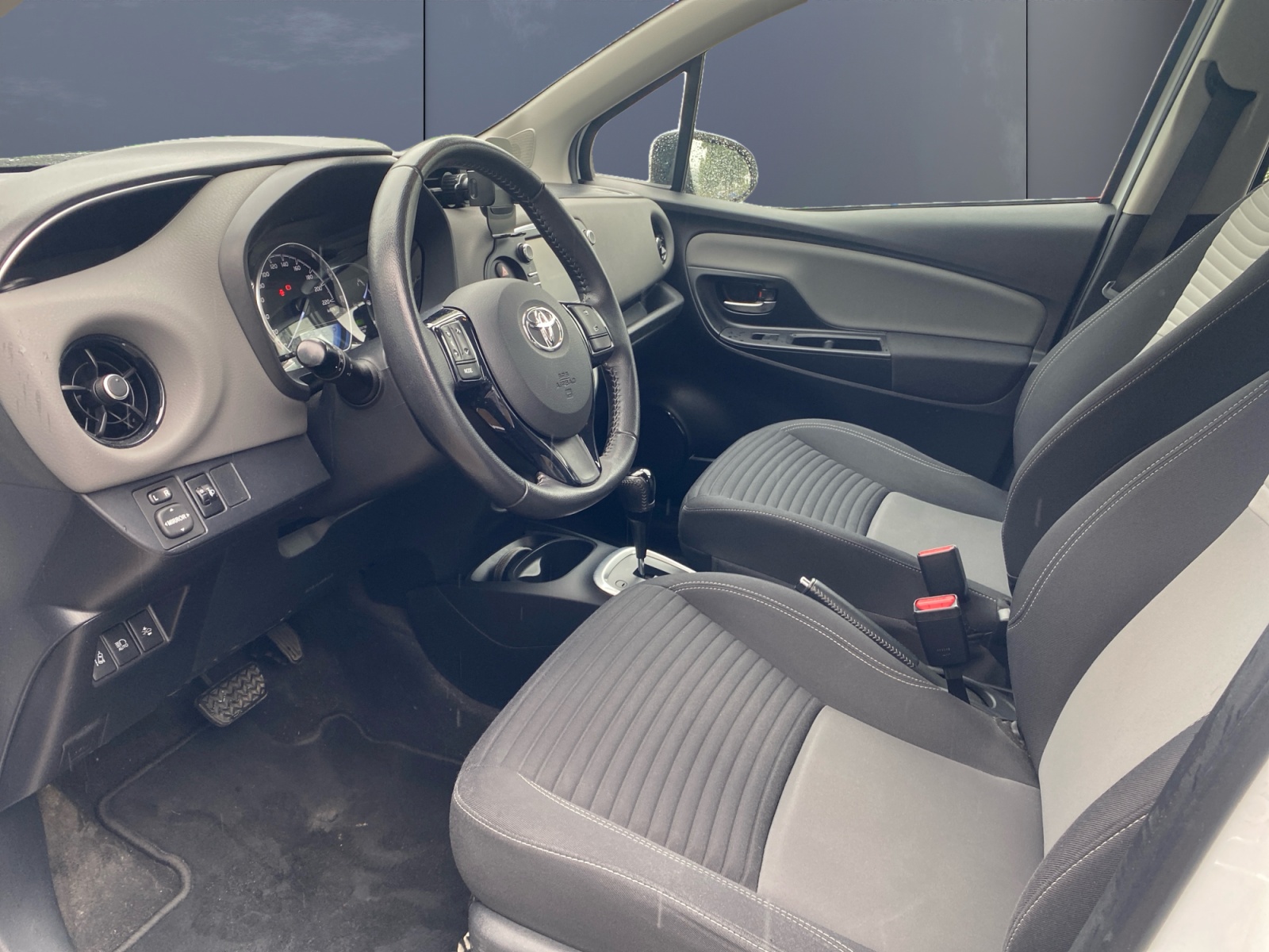 Toyota Yaris 8