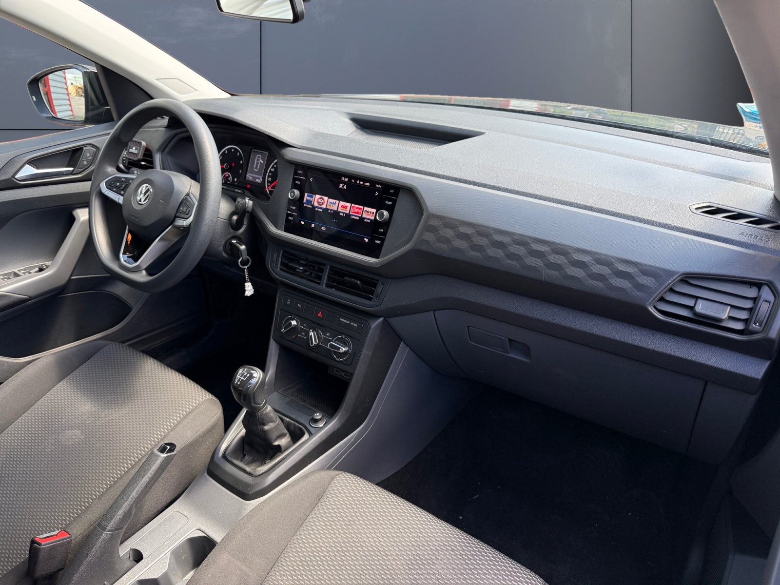 Volkswagen T-Cross 12