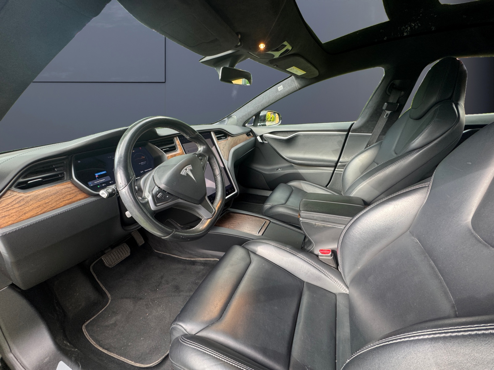 Tesla Model-S 8
