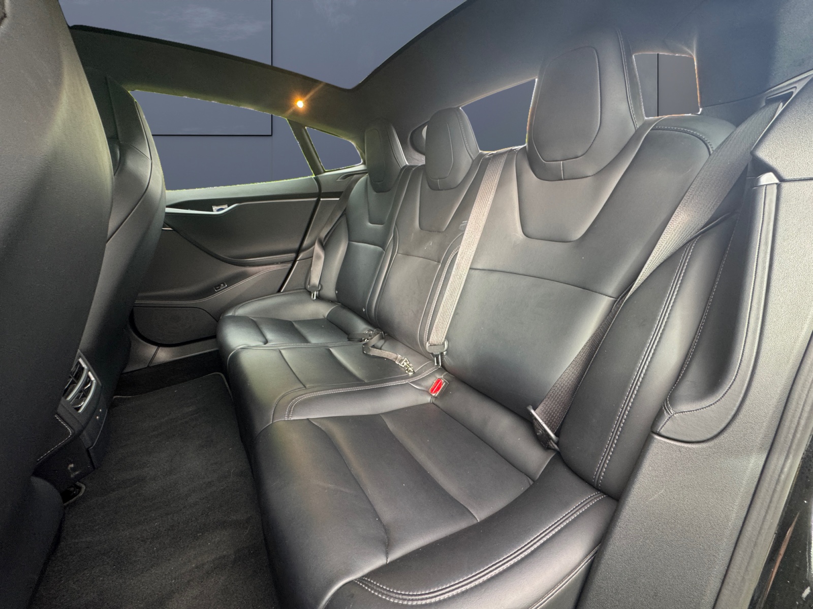 Tesla Model-S 10