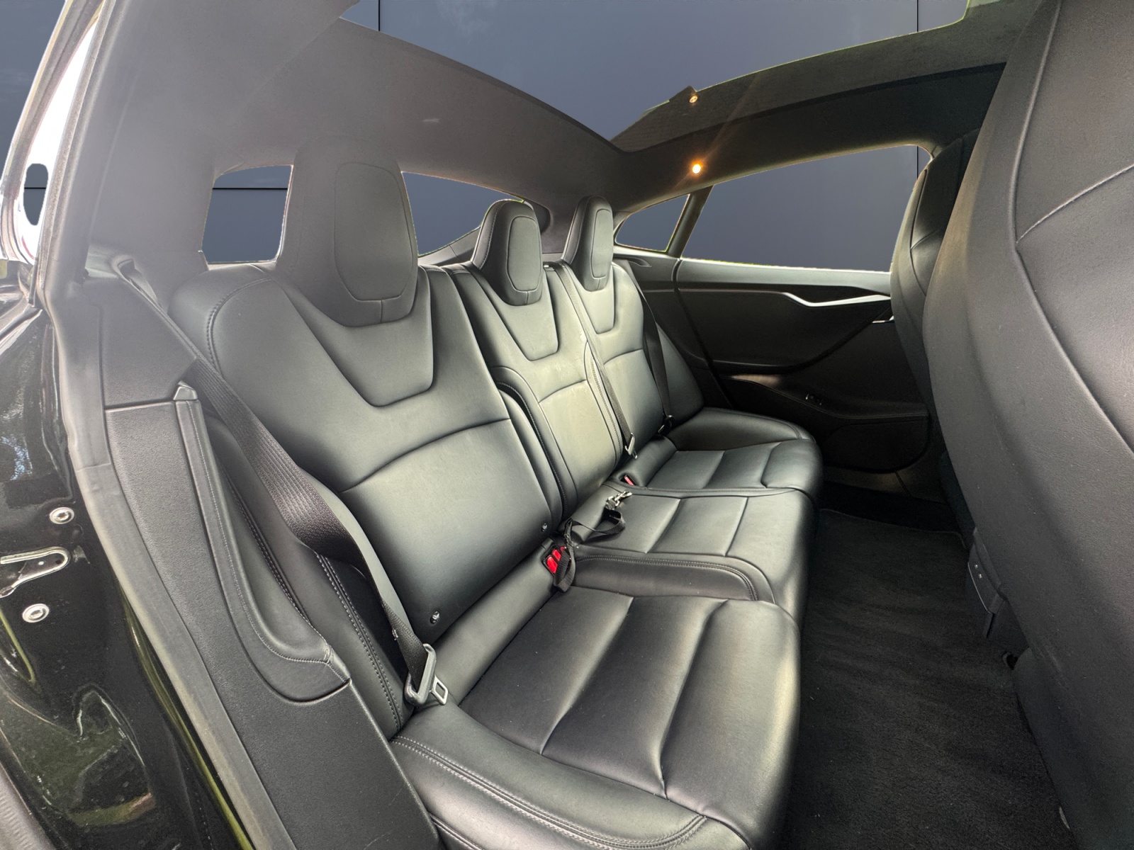 Tesla Model-S 11