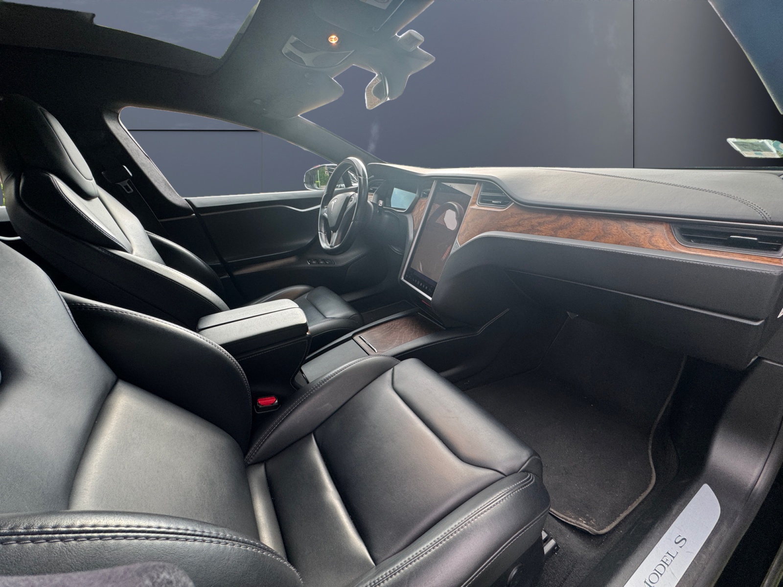 Tesla Model-S 12
