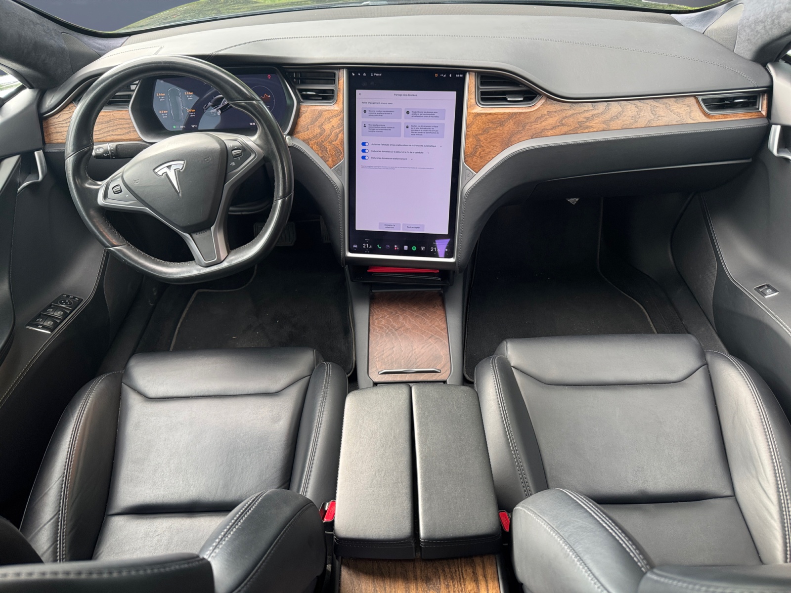 Tesla Model-S 14