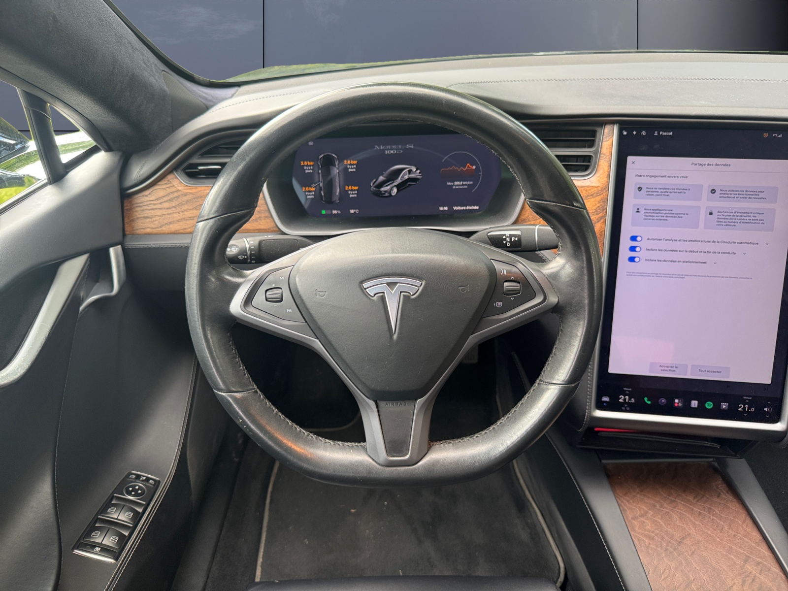 Tesla Model-S 15