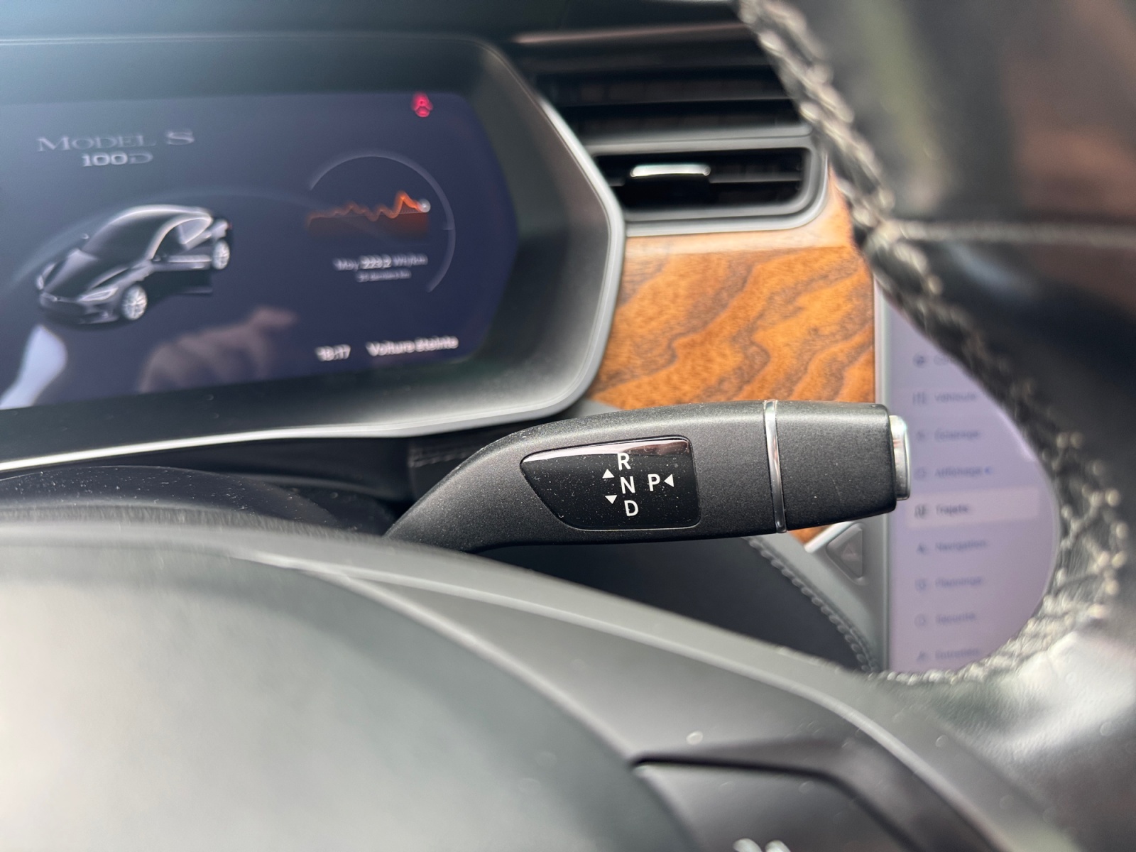 Tesla Model-S 22