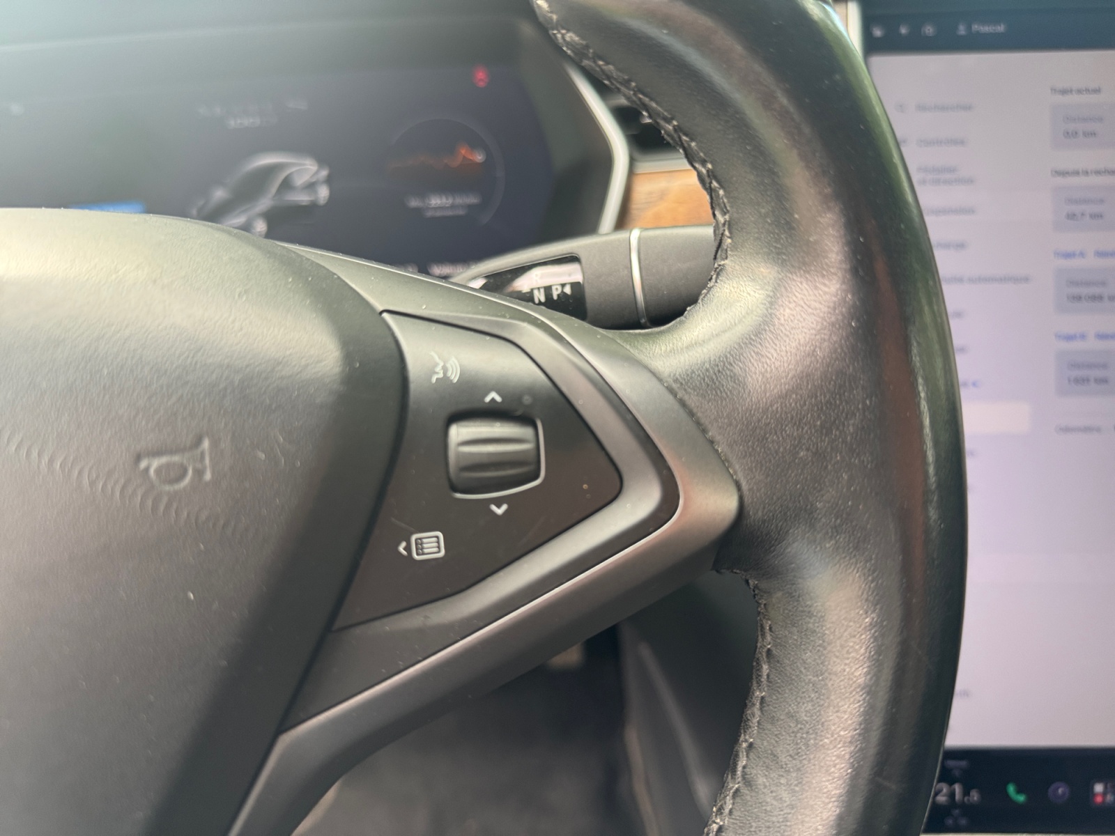 Tesla Model-S 23