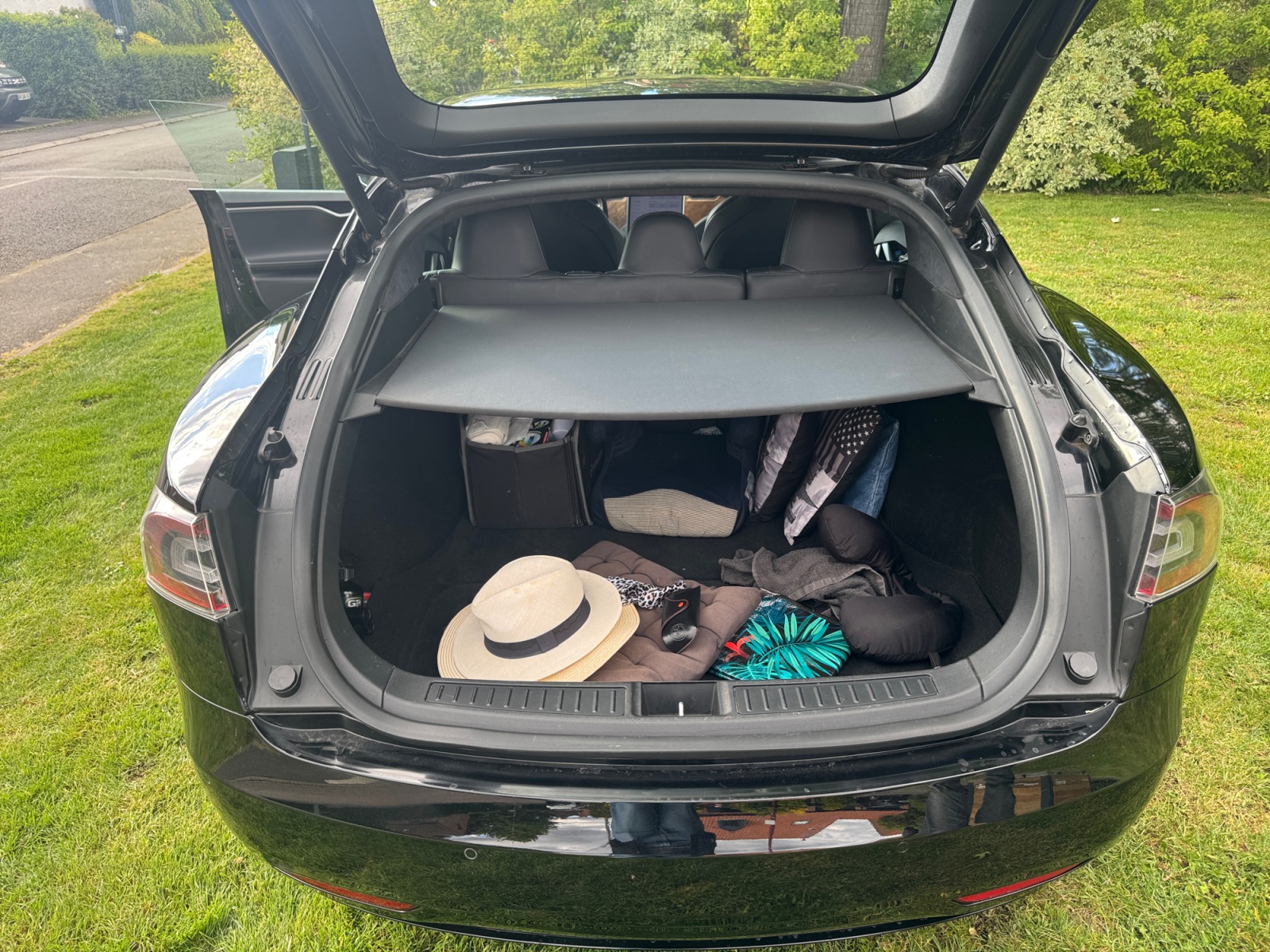 Tesla Model-S 31