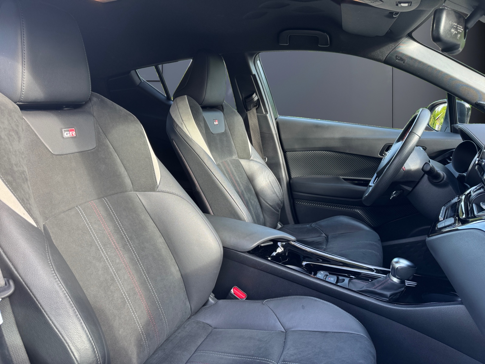 Toyota C-Hr 13