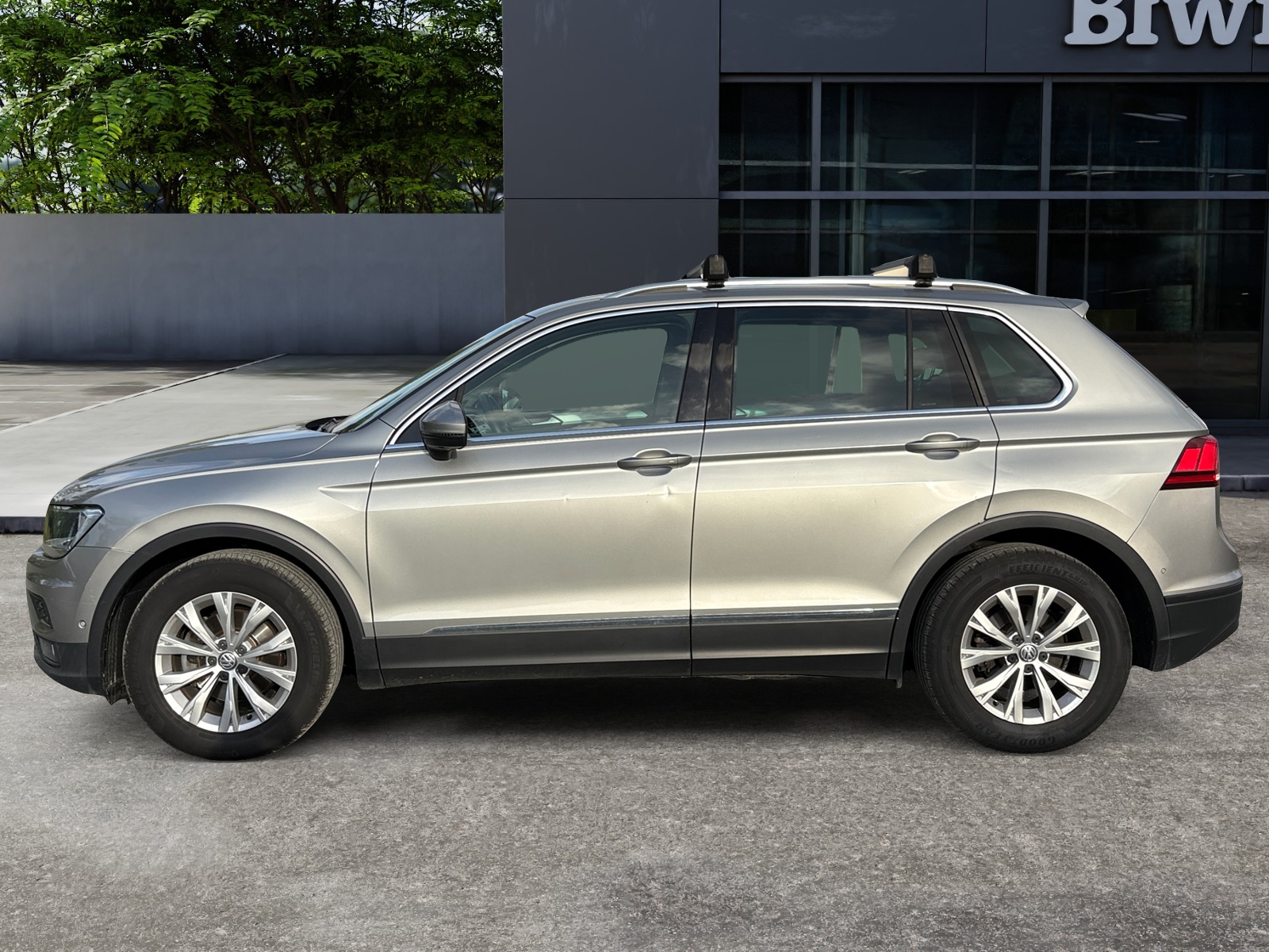 Volkswagen Tiguan 1