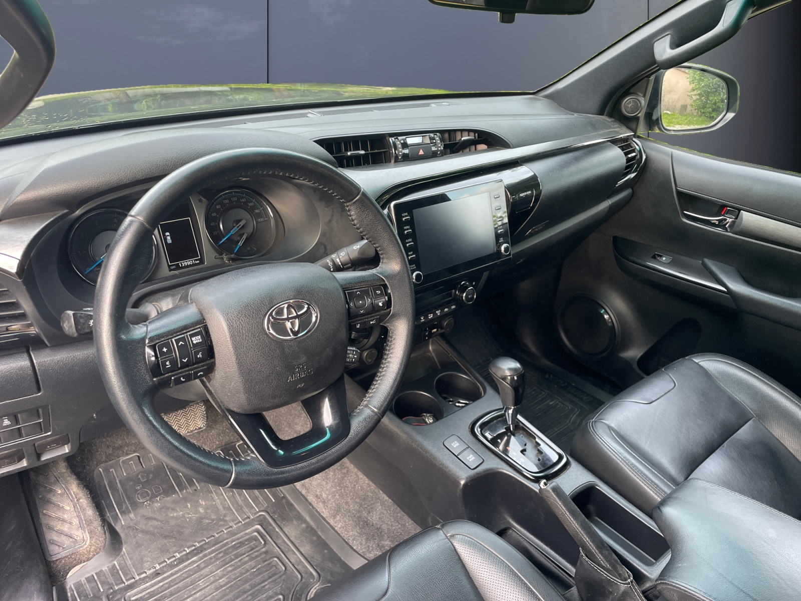 Toyota Hilux 8