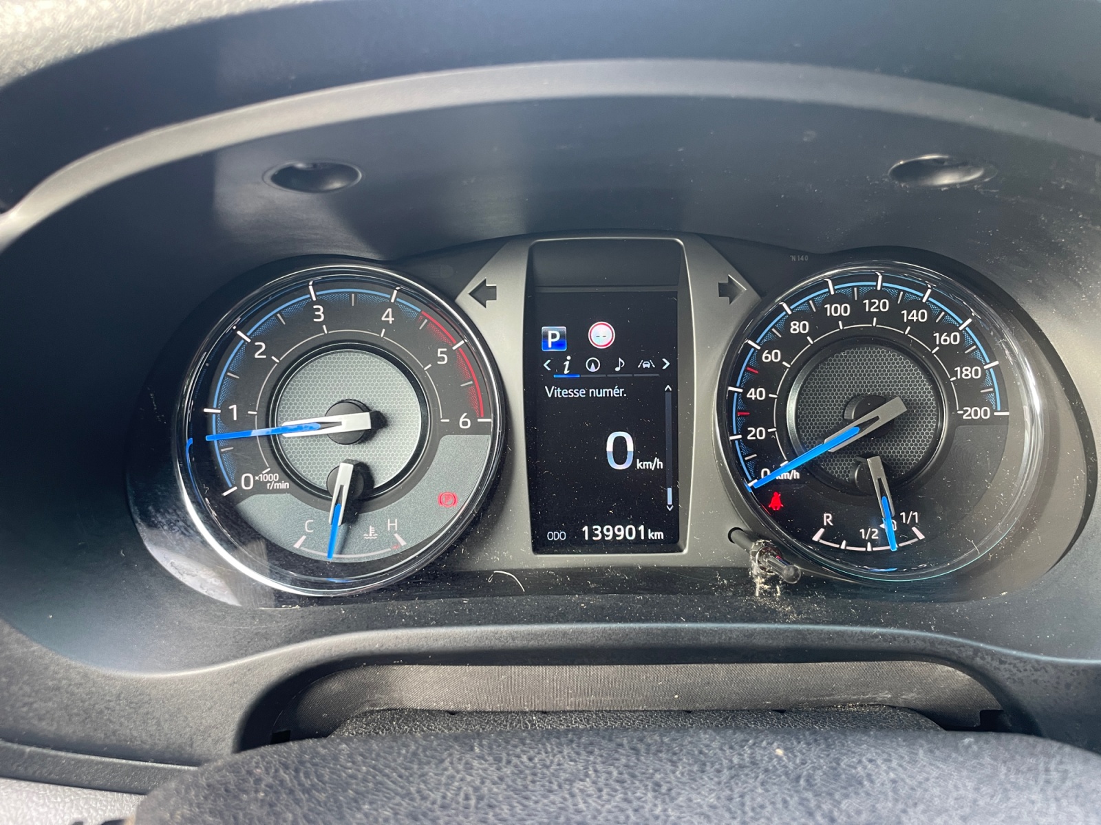 Toyota Hilux 16