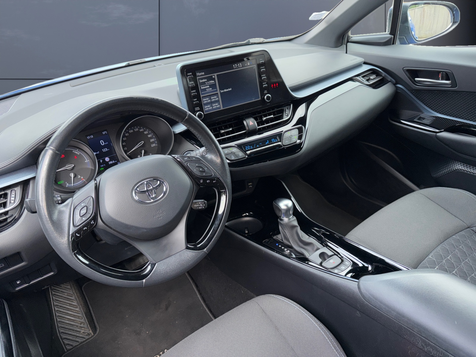 Toyota C-Hr 8