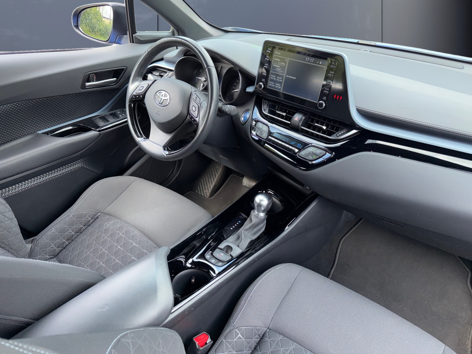 Toyota C-Hr 12