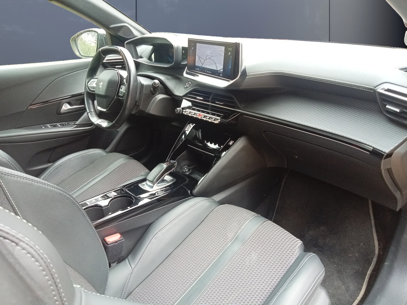 Peugeot E-208 12