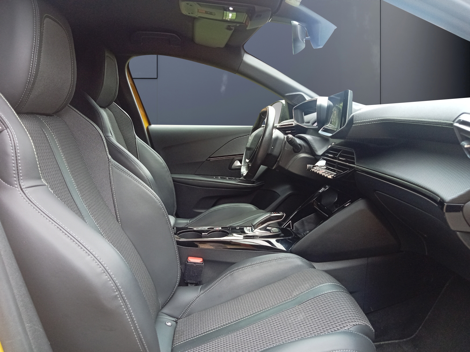 Peugeot E-208 13