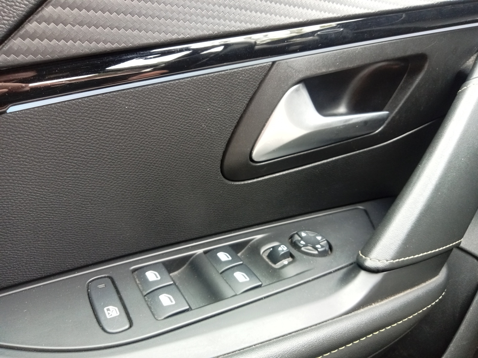 Peugeot E-208 20