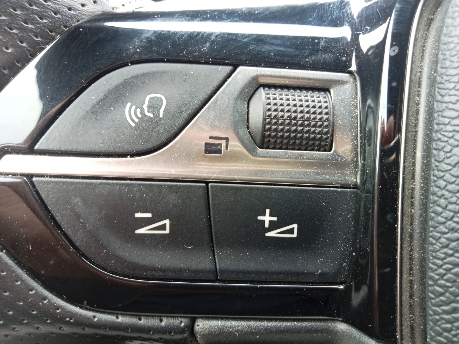 Peugeot E-208 21