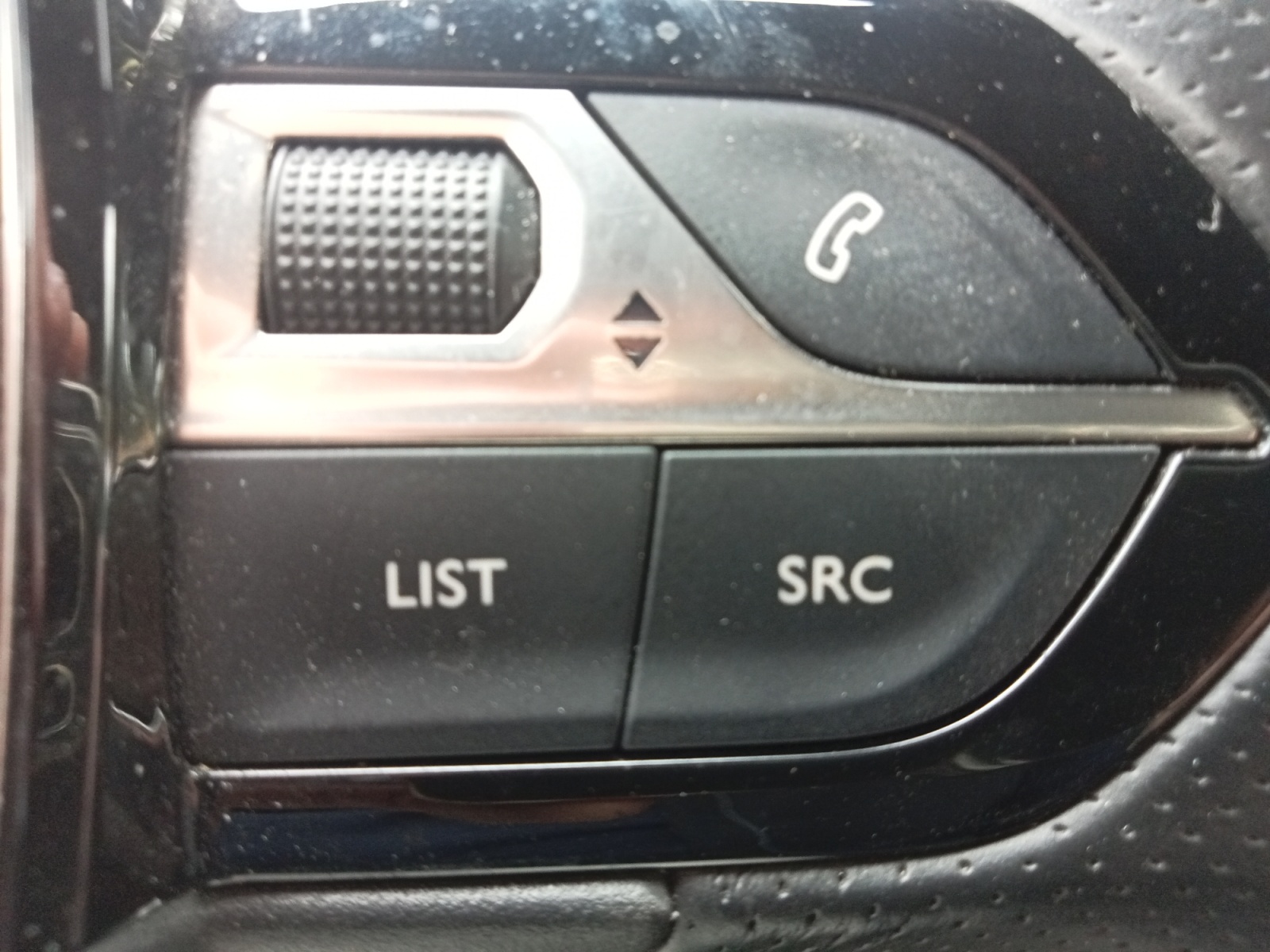 Peugeot E-208 22