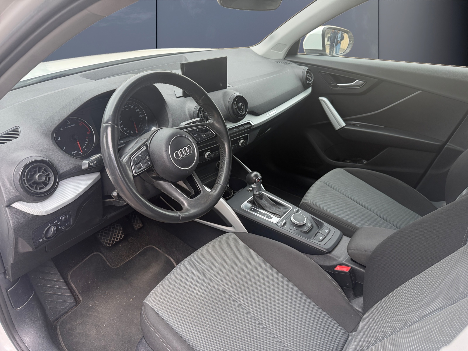 Audi Q2 8