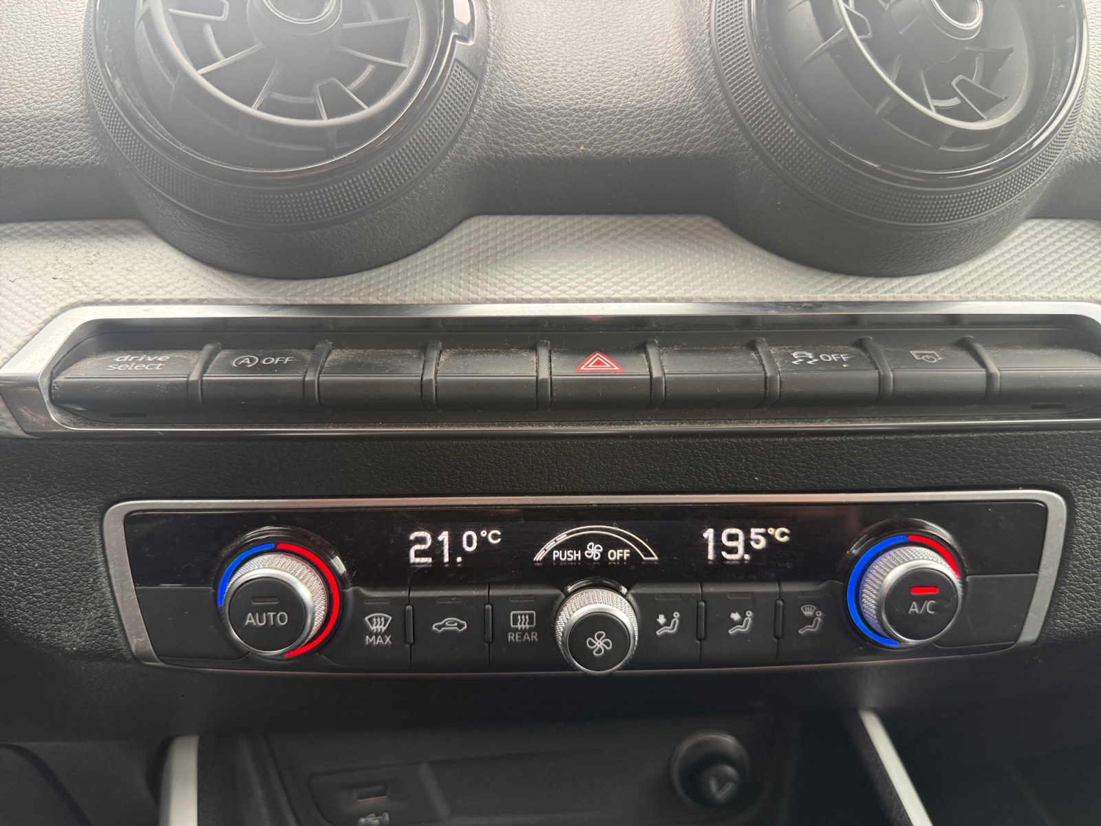 Audi Q2 24