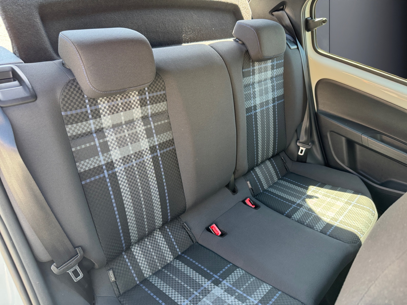 Volkswagen Up 11
