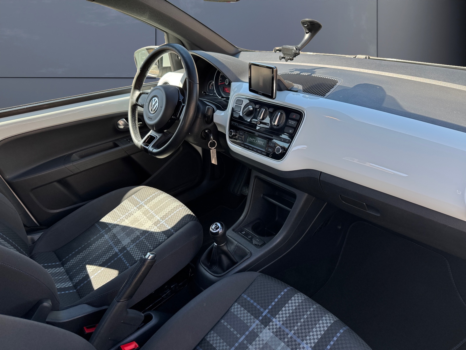 Volkswagen Up 12