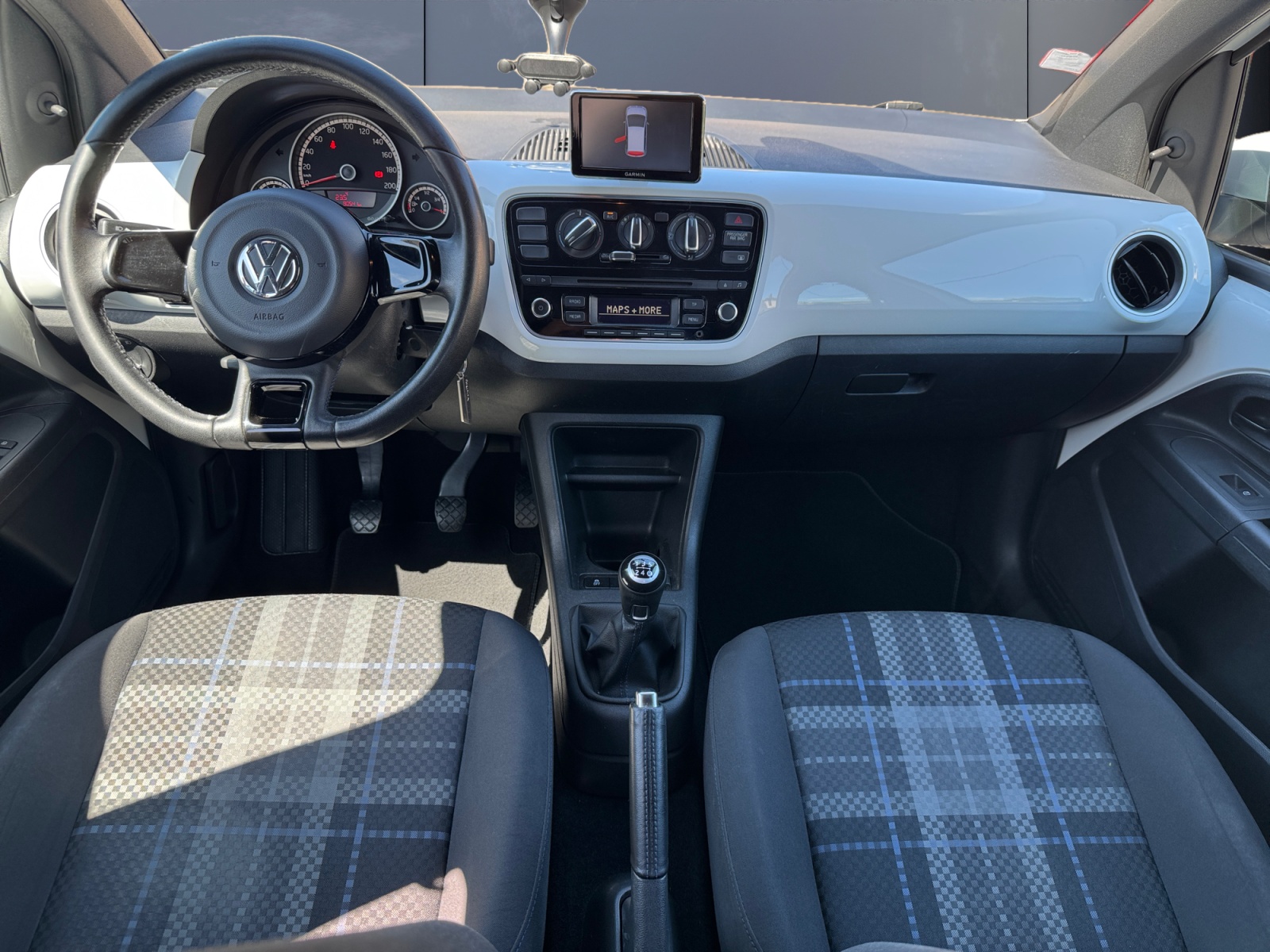 Volkswagen Up 14