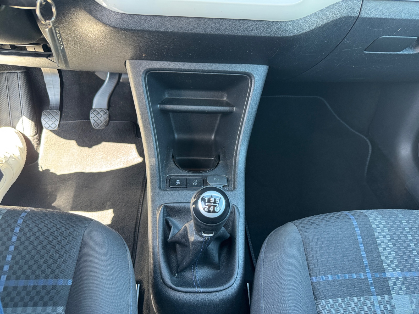 Volkswagen Up 17