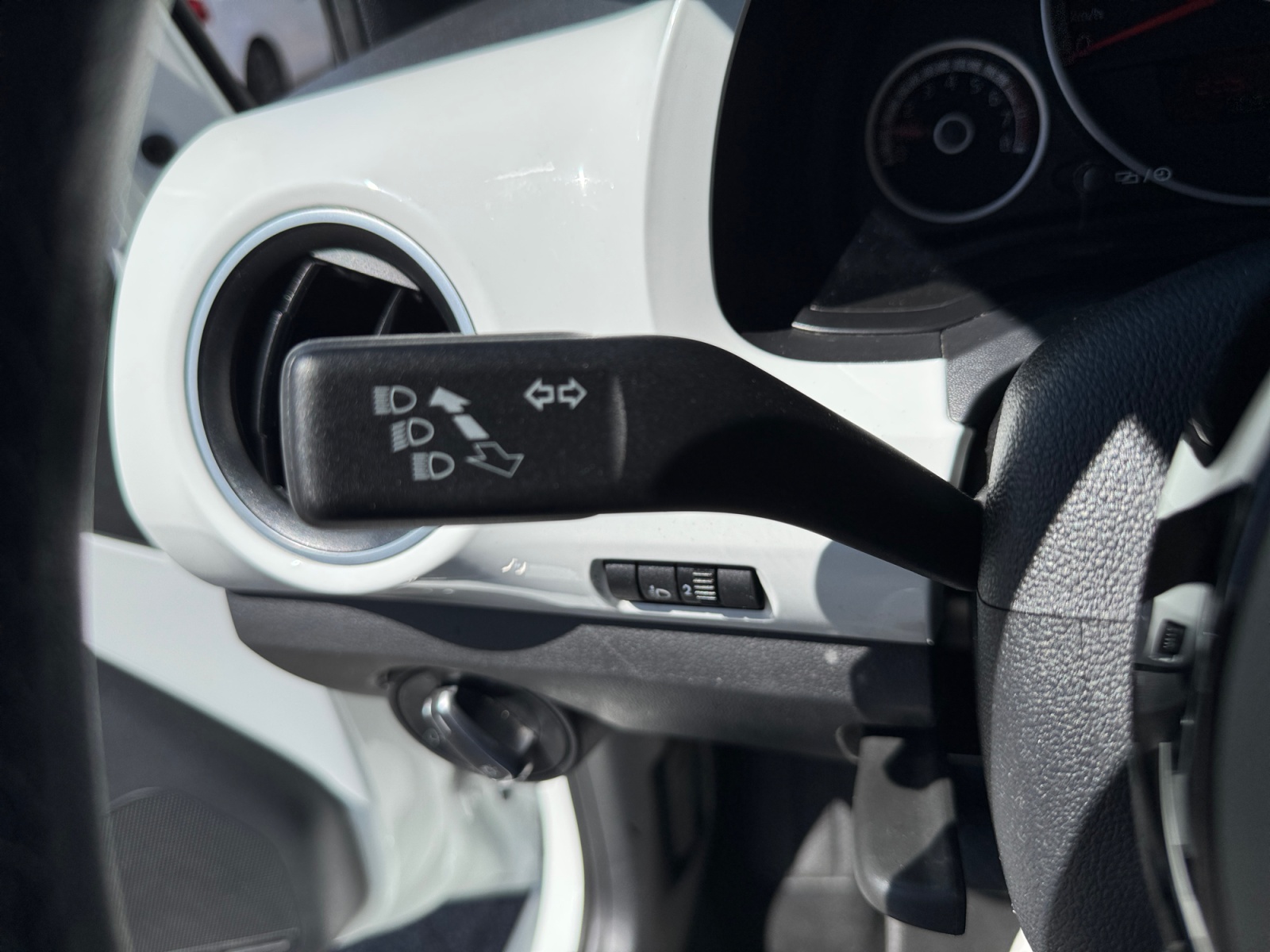 Volkswagen Up 24
