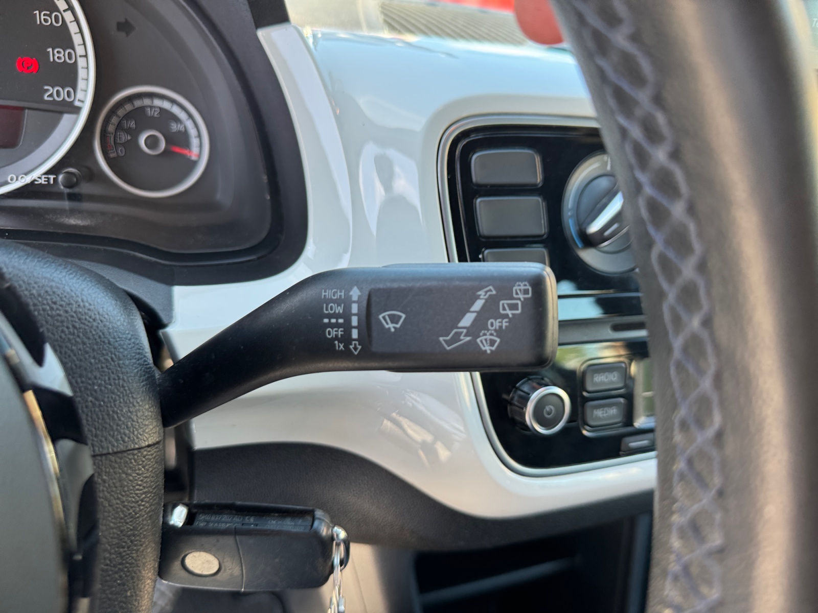 Volkswagen Up 25