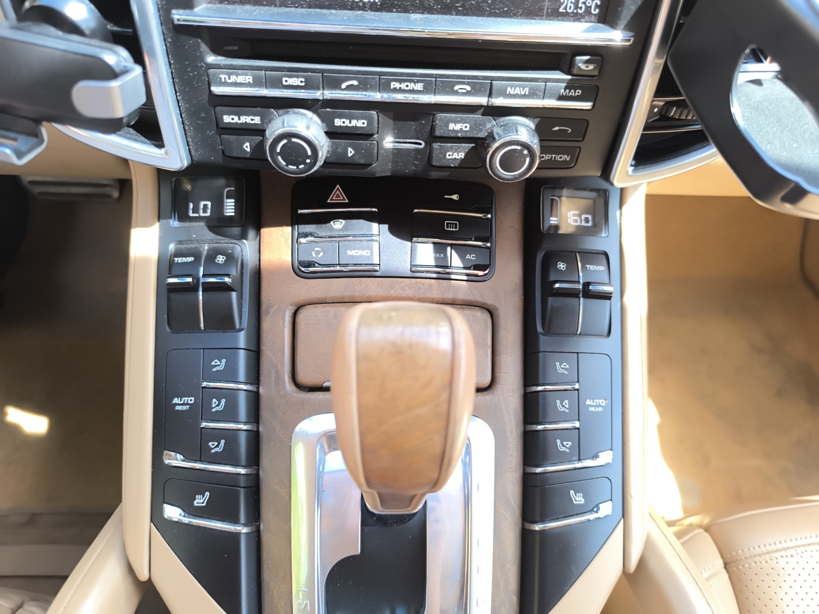 Porsche Cayenne 24