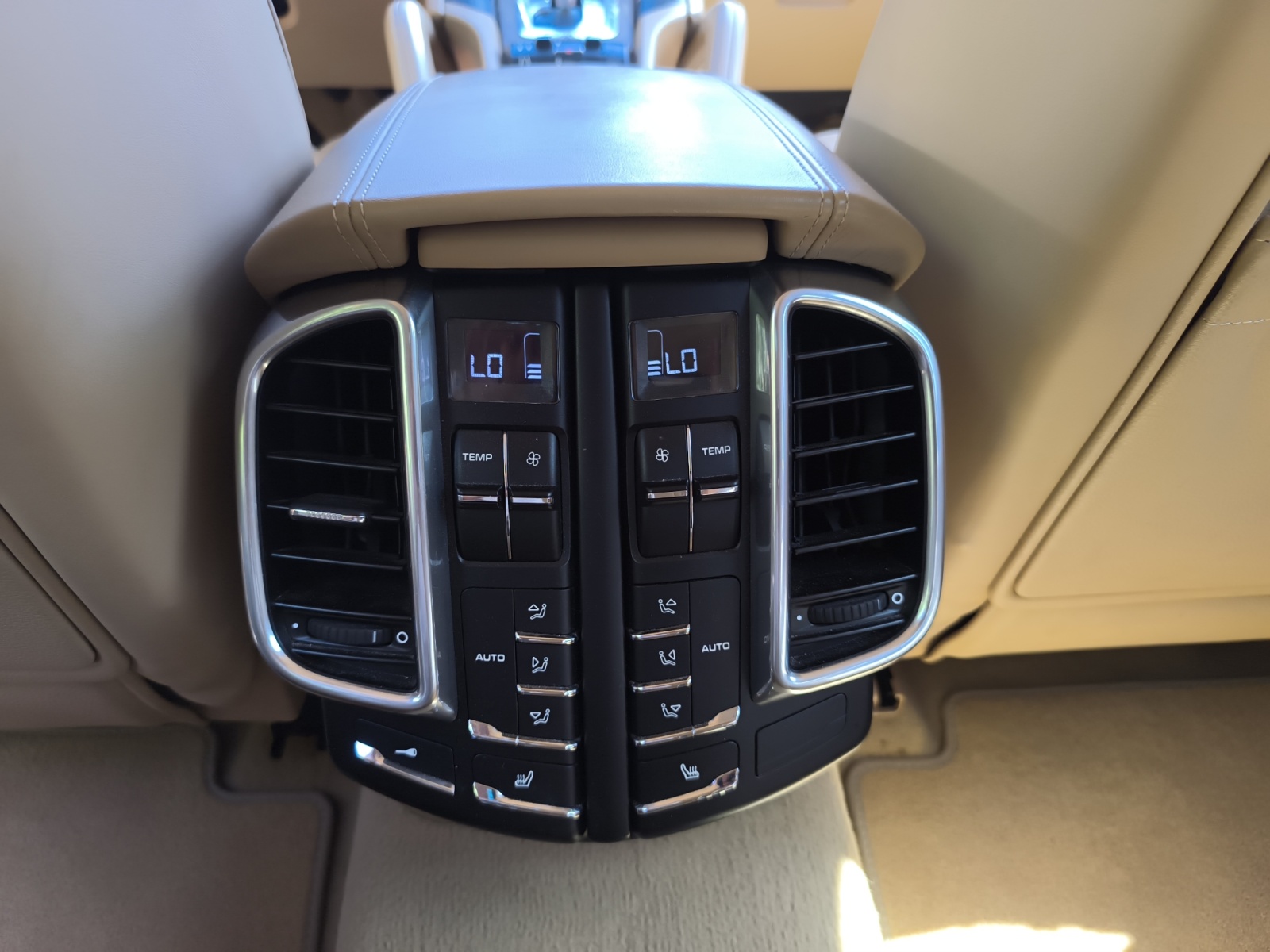 Porsche Cayenne 31