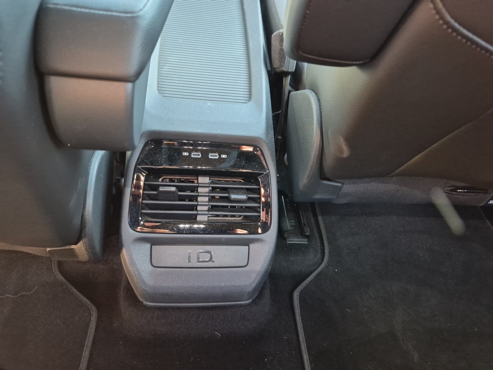 Volkswagen ID5 24
